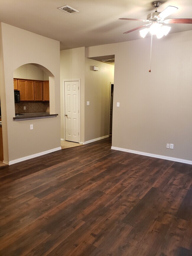 814 Bur Oak Dr Townhome Townhome Rental in Burleson TX