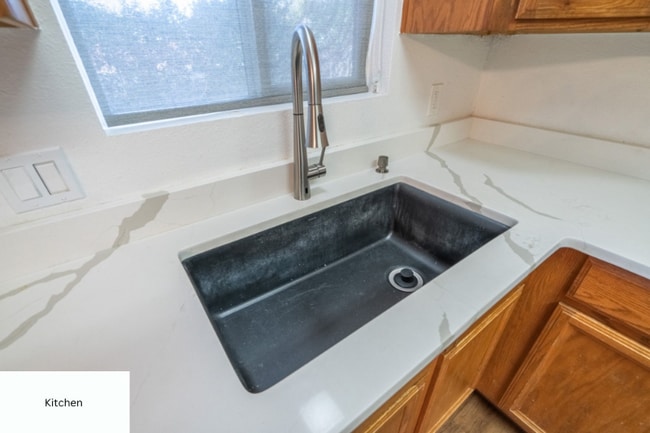 Photo - 726 N Valley View Dr