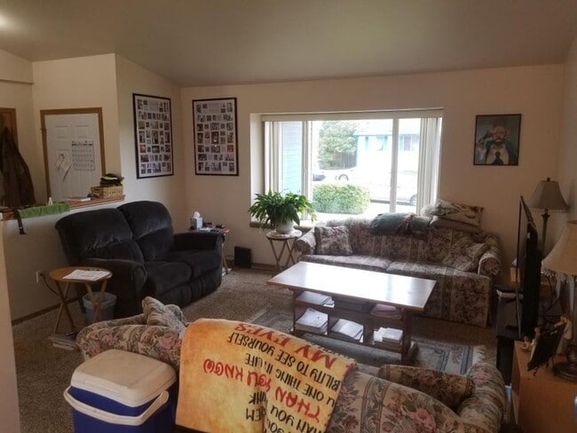 Photo - 3 Bed 2 Bath - Garage - Dog Friendly - NAS Whidbey