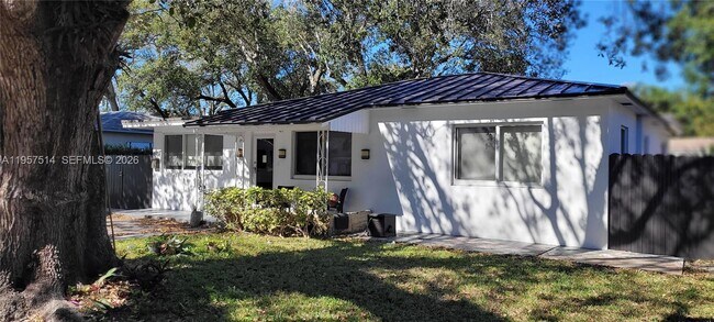 Photo - 875 NE 130th St