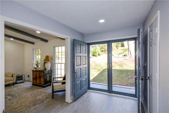 Photo - 643 Navarre Dr