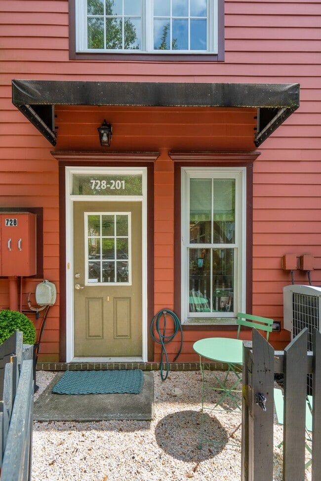 Photo - Fully Furnished 2BR Condo with Designer To...