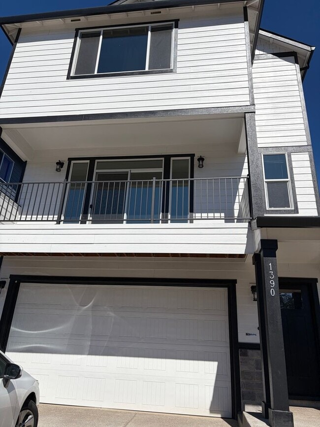 Photo - Newer Home in Crestview Crossing - Ideal Newberg location & a Neighborhood Park!