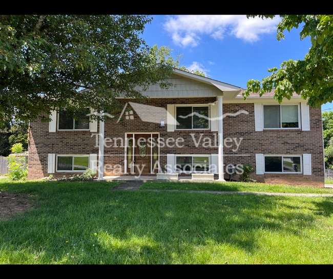 MOVE IN READY! Spacious 4 bed/2.5 bath spl... - MOVE IN READY! Spacious 4 bed/2.5 bath spl... House