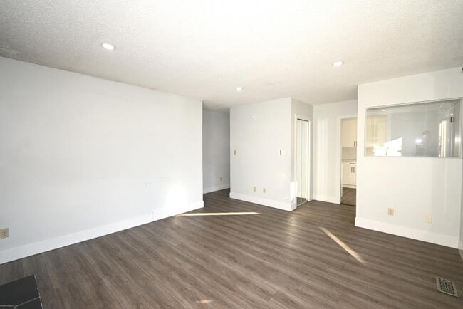 Photo - 3 bedroom in Prince George BC V2M 4W5