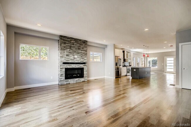 Photo - 2621 S Cherokee St