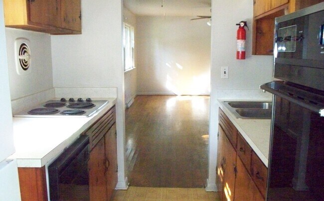 Photo - 108 Stratford Ct