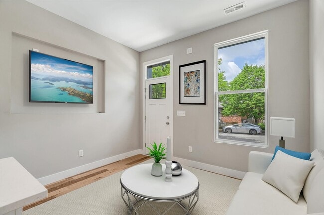 Photo - 3322 Michigan Ave Unit 3322