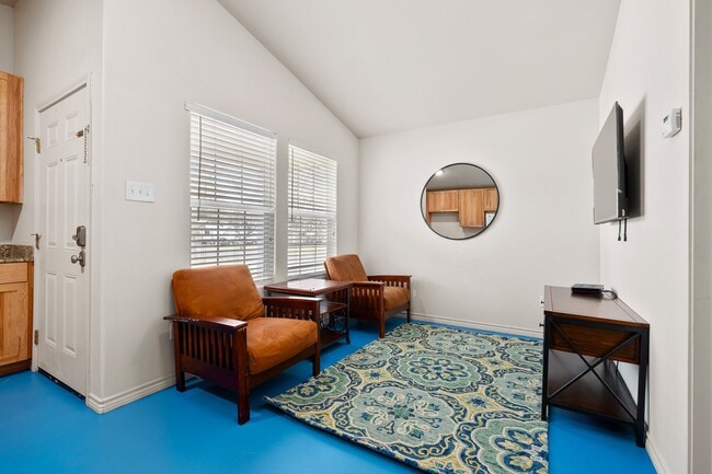 Photo - 109 Gillespie Ln