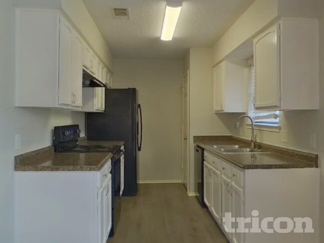 Photo - 537 Greenway Dr