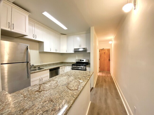 Photo - UPDATED 1BR! DISHWASHER! HARDWOOD! Laundry On-Site Unidad #3