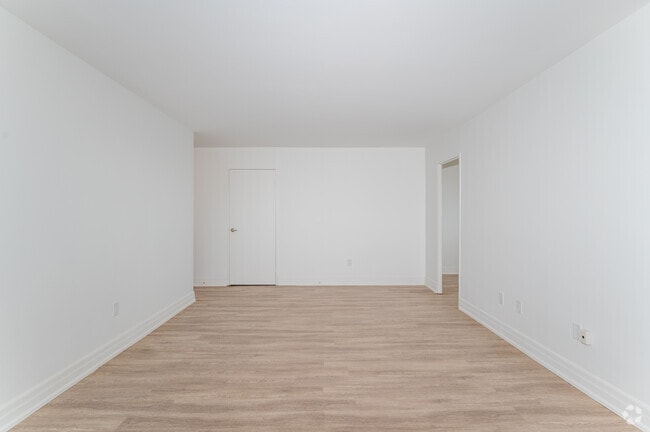 2 chambres, 2 salles de bain - 109 m² - Salon - 2360 Birchmount Road