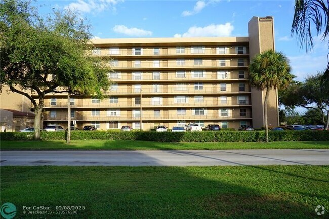 Building Photo - 4570 NW 18th Ave Unit 607 Rental