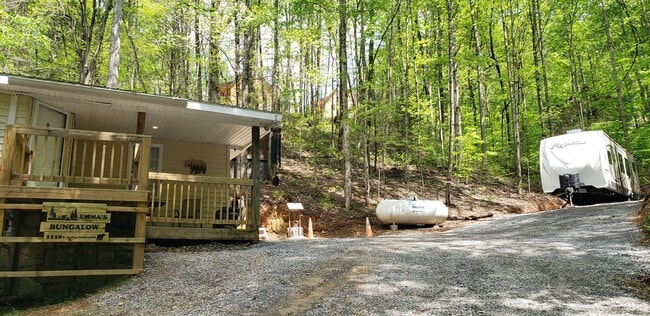 1110 S Spring Hollow Rd