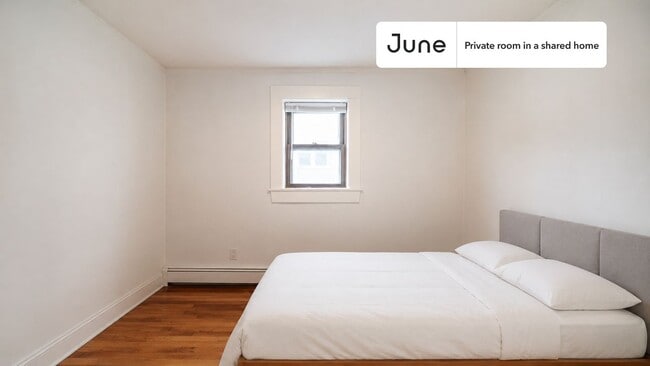 Building Photo - Room in Shared 5 bed/2 bath home in South Boston