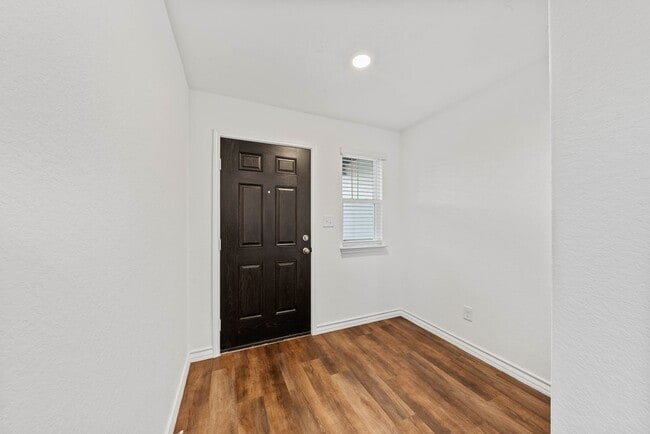 Photo - 817 Heartseed Ave