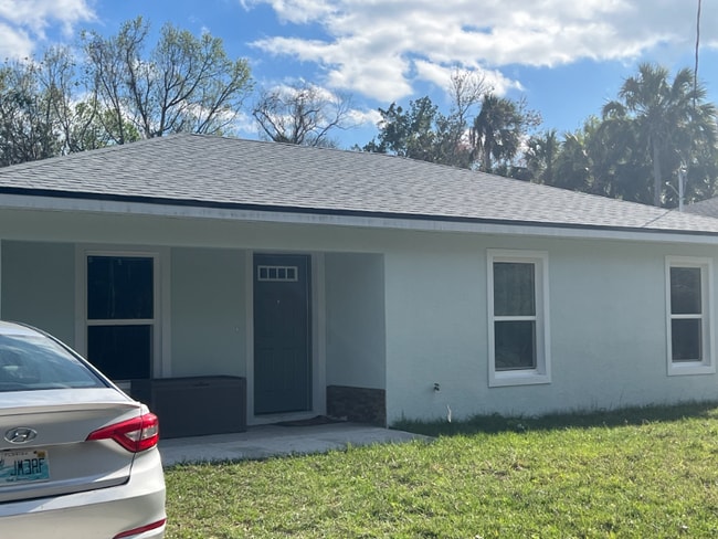 Photo - 985 Flomich St