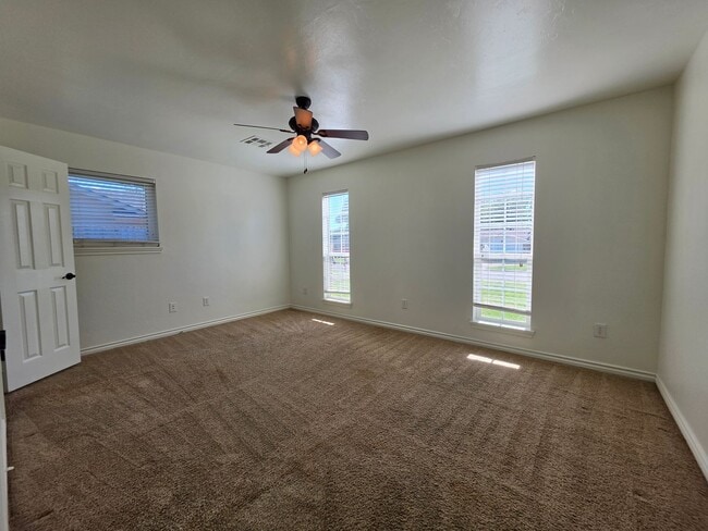 Photo - 3 bed, 2 bath home in Shawnee!