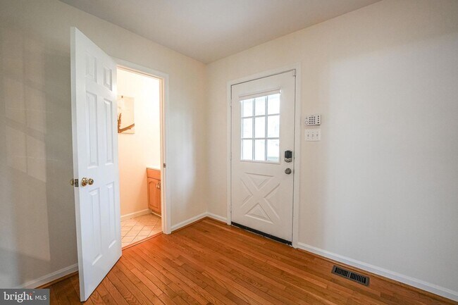 Photo - 4230 Avon Dr House