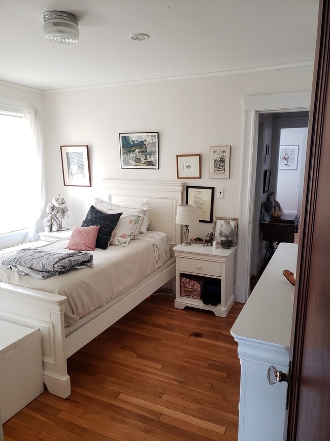 Photo - 1575 Centre St