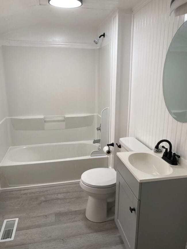 Photo - 1611 Castle St