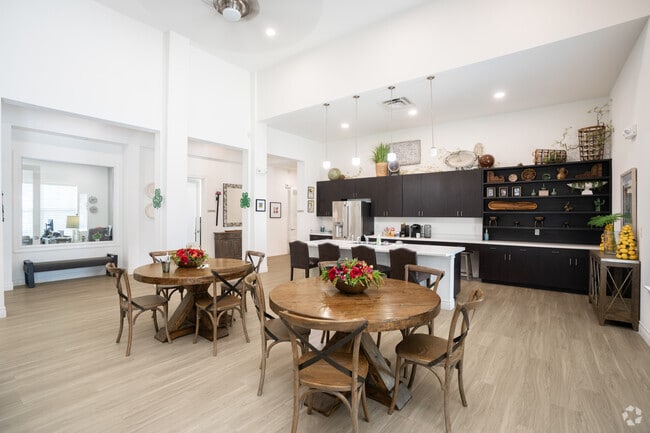 Área de comedor de la casa club