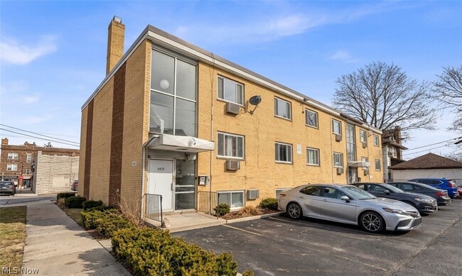 Building Photo - 1415 Wyandotte Ave Unit 306