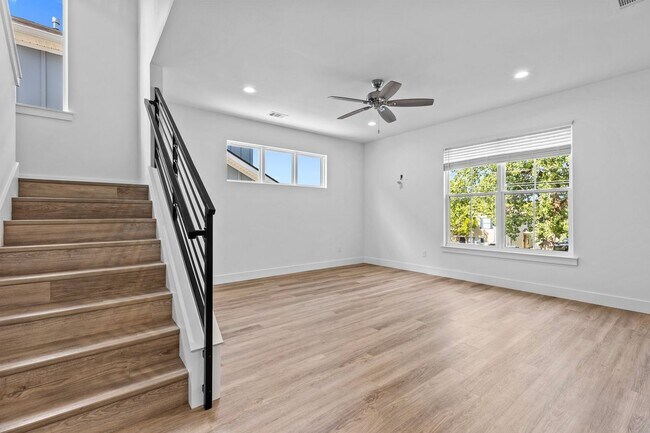 Photo - Dwell House Fall '25 Application Unidad 1