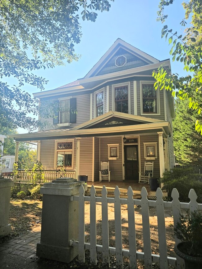 Building Photo - 115 Denver Ave Rental