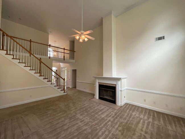 Photo - 375 Barnsley Dr