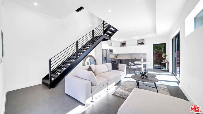 Photo - 1123 N Formosa Ave Unit 2