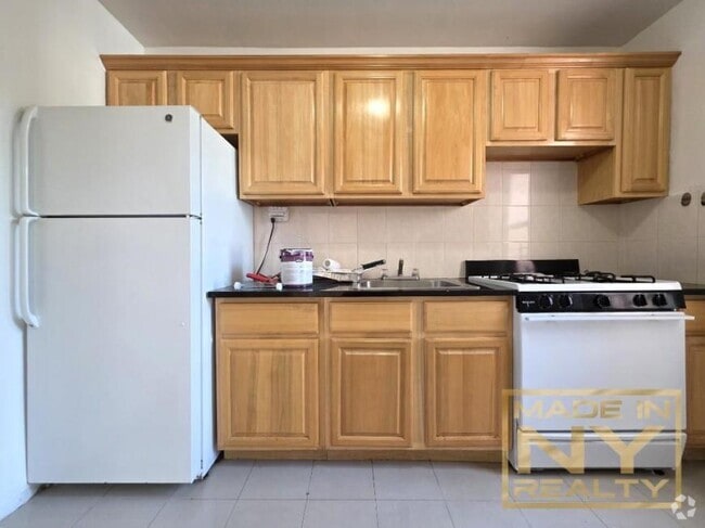 Building Photo - 2 bedroom in FOREST HILLS NY 11375 Unit 2H Rental