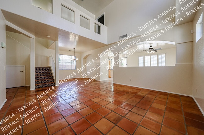 Photo - 528 W Mountain Sage Dr