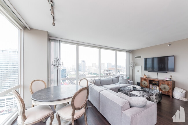 Photo - 757 N Orleans St Unidad #2009