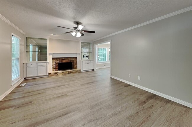 Photo - 328 Abbington Ln