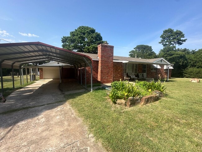 Building Photo - 16881 Beau-Kay Dr
