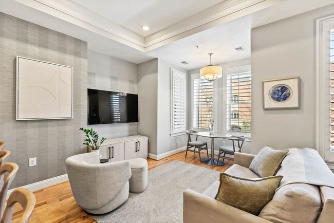 Building Photo - Logan Circle Condo Unit 2