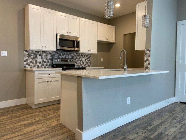 Photo - 8008-8010 Doreen Avenue Unit 8008