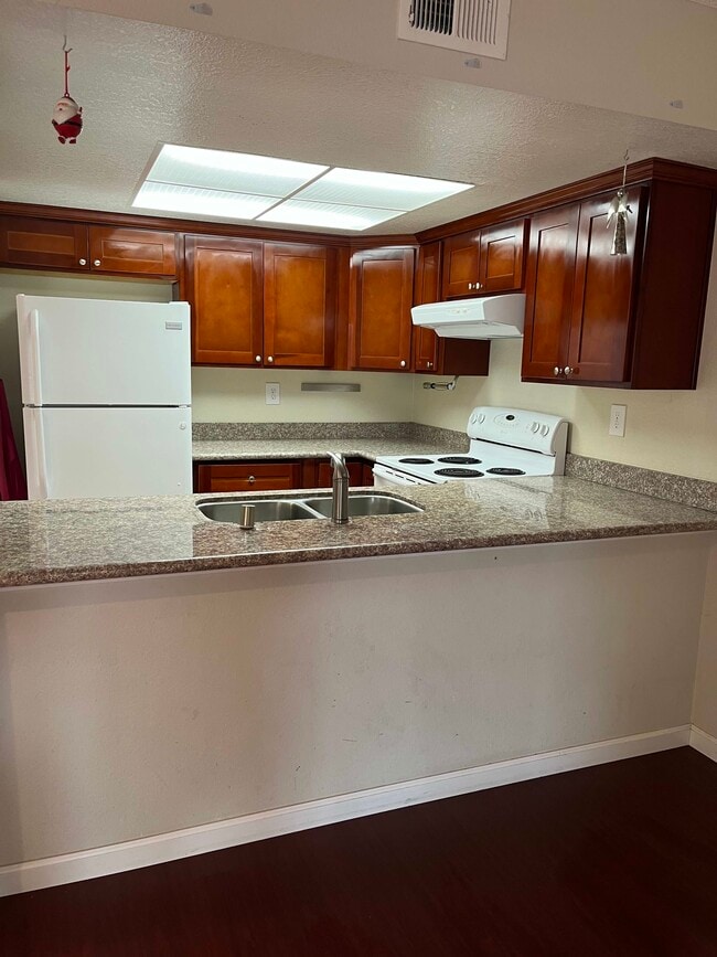 Photo - 37859 Essanay Pl