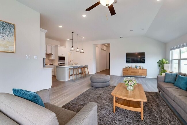 Photo - 271 Jefferson Dr