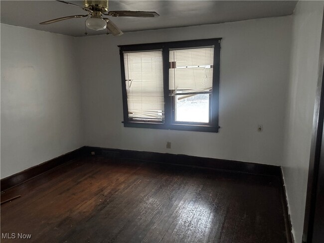 Photo - 365 Marmion Ave