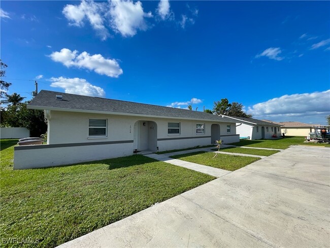 Photo - 1724 SW Santa Barbara Pl Townhome