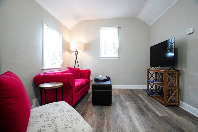 Photo - 1252 Sage Ave