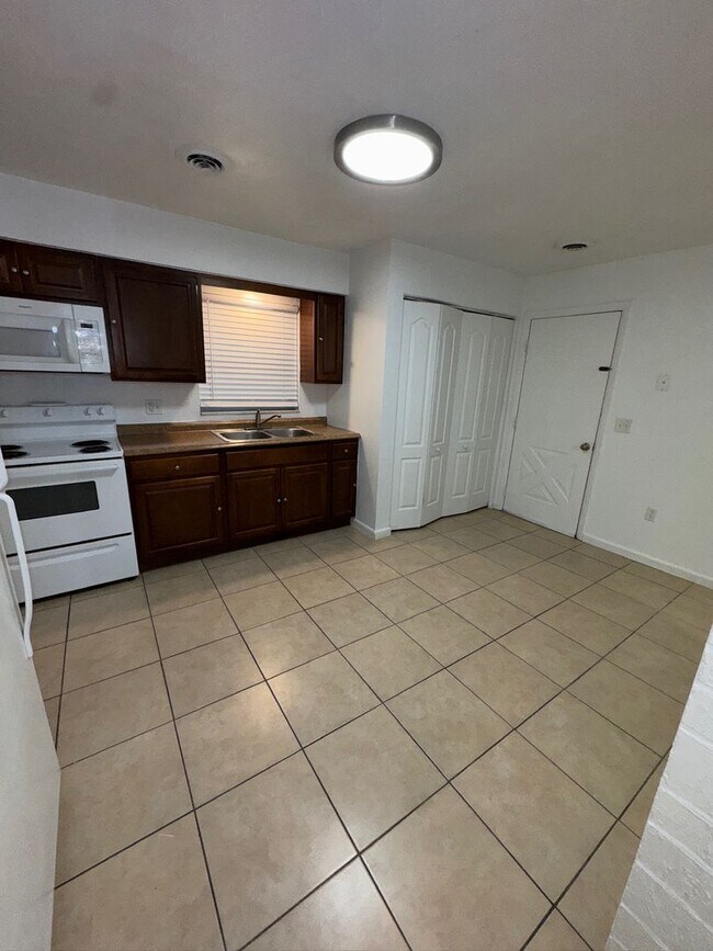 Photo - 1633 NE 70th St