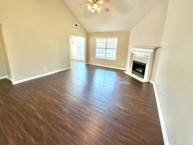 Photo - SkylarMillAve6806 Unit 1
