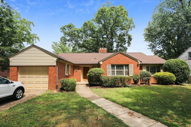 Building Photo - One Level Living -- 5bed / 3bath - Chevy Chase