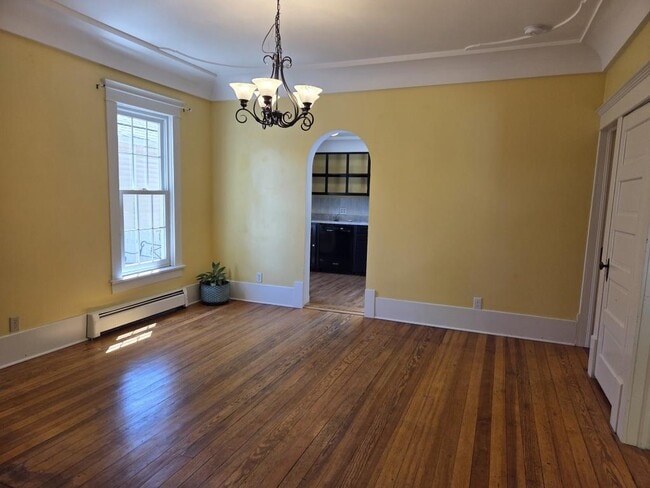 Photo - 947 N 5th St