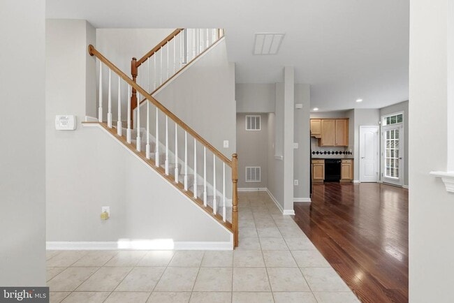 Photo - 300 Kintyre Ln