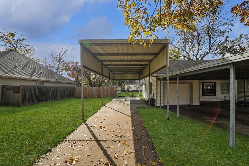 Photo - 214 E 1st St