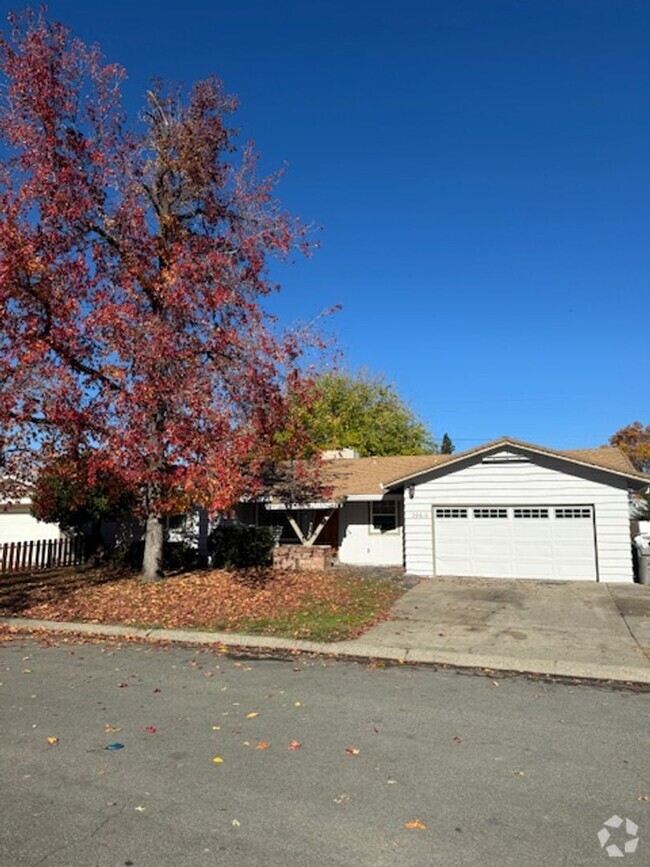 Building Photo - 4 Bedrooms in South Redding Rental